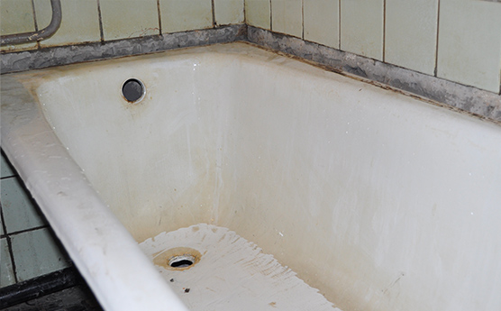 Старая стальная ванна до реставрации