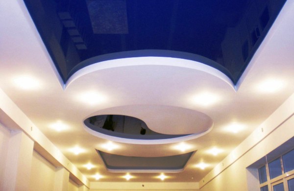 Натяжной потолок со светодиодом