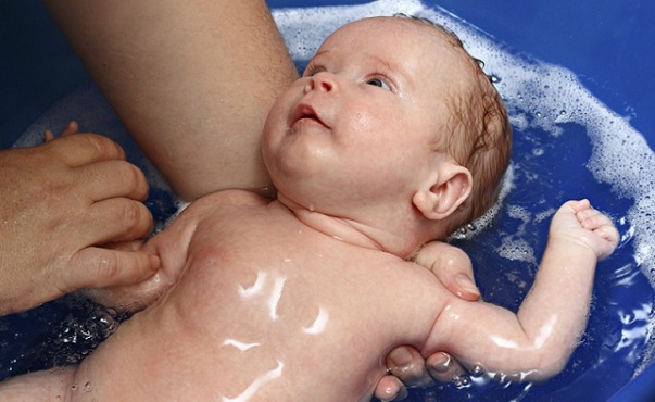 Водные процедуры младенца